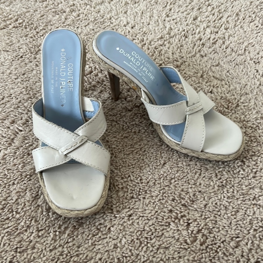 Donald J. Pliner Size 6.5 Off White Dorval Leather Heels